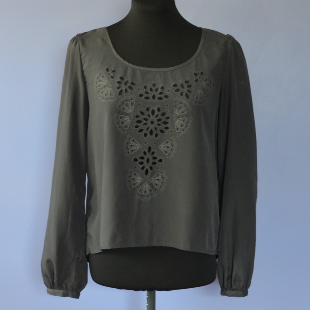 exhilaration eyelet top
